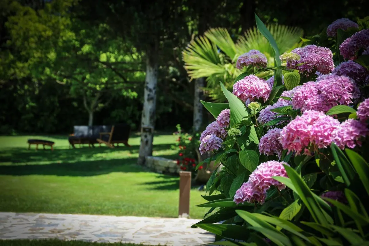 Hotel La Bastide Des Salins Saint-Tropez 4*,